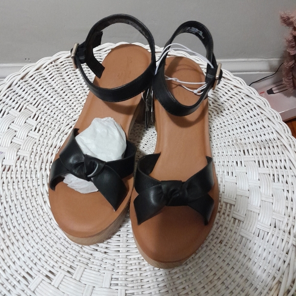 Sandal - Picture 4 of 4